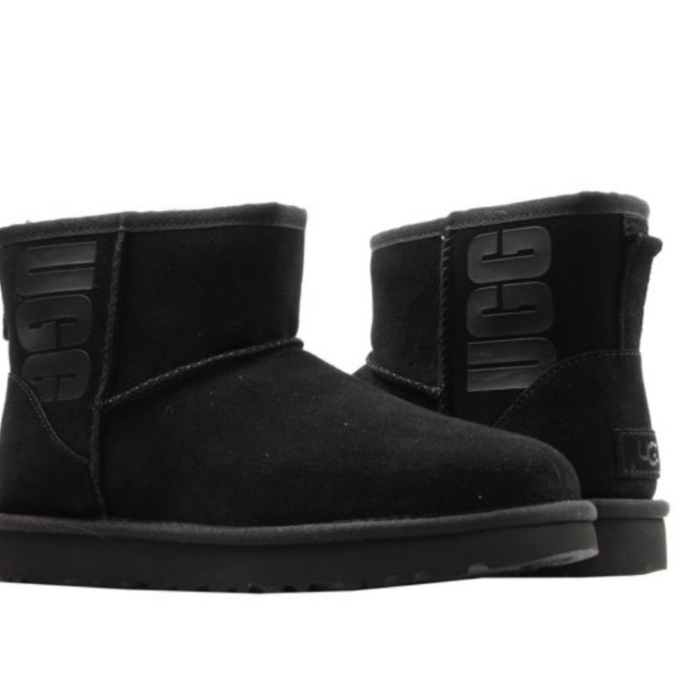 UGG Classic mini black boot. UGG rubber logo. Size 9. NWT